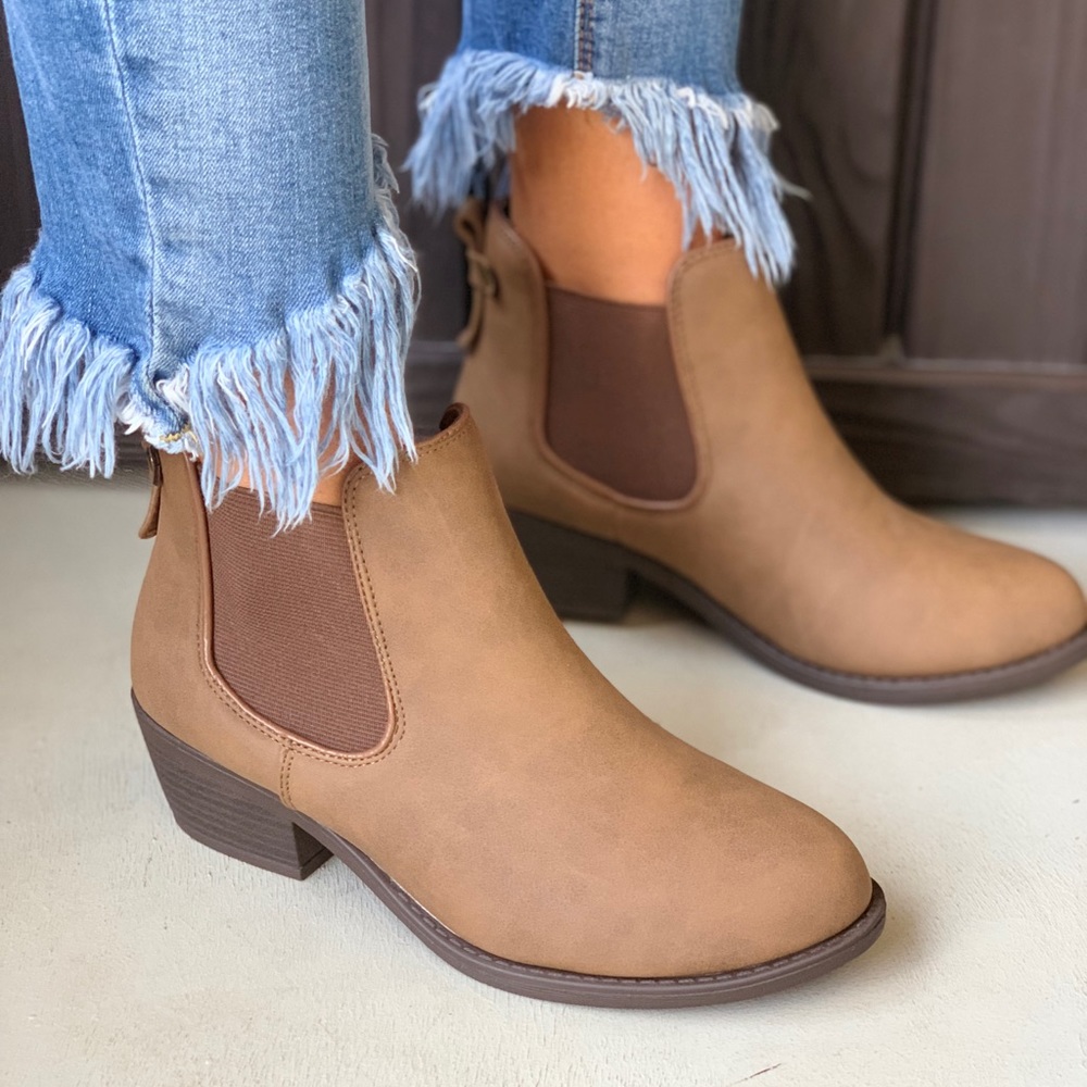 Morgan Rust Distressed Chelsea Western Boot - Picture 2 of 5